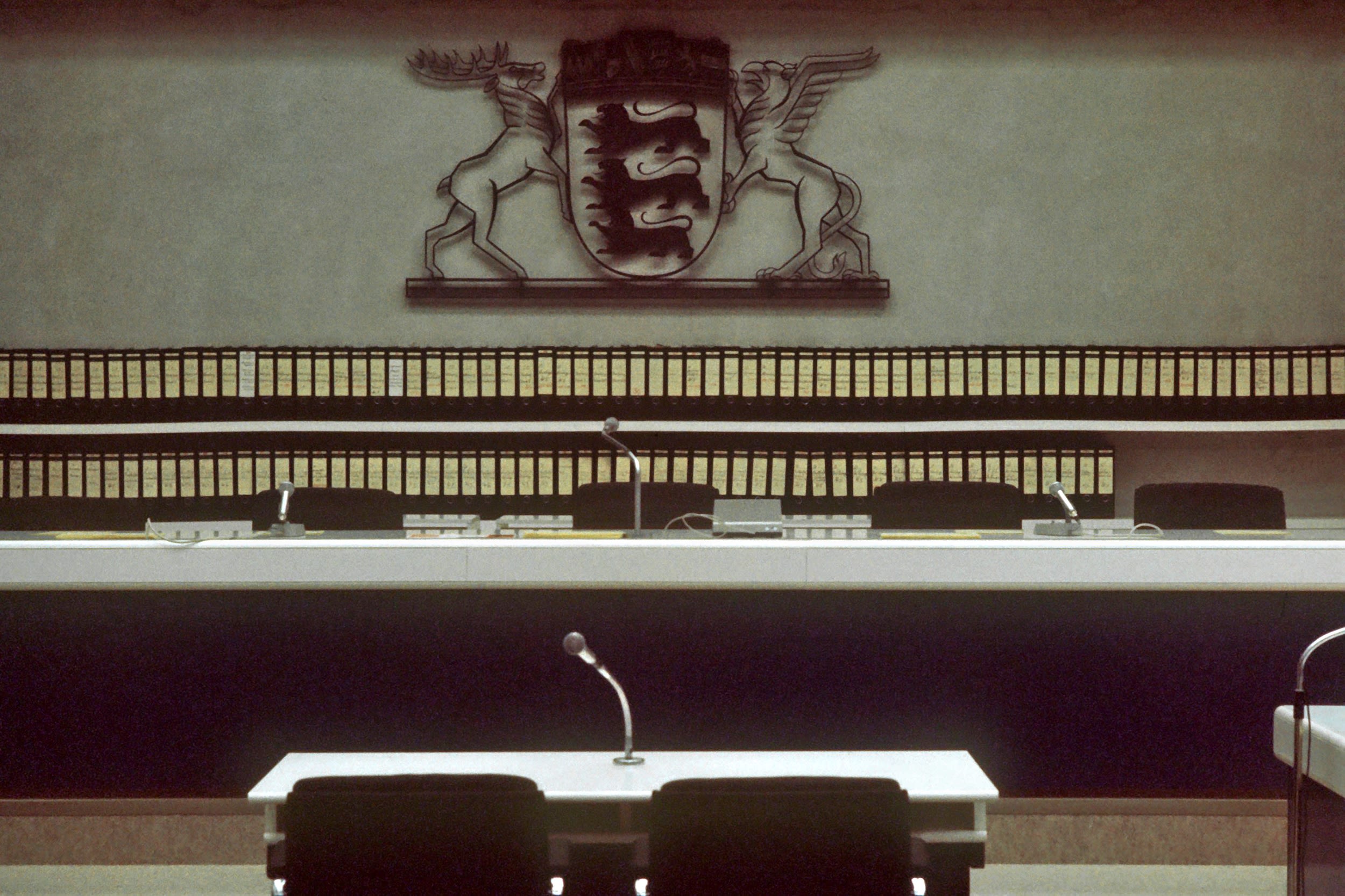 Blick in den Gerichtssaal in Stammheim