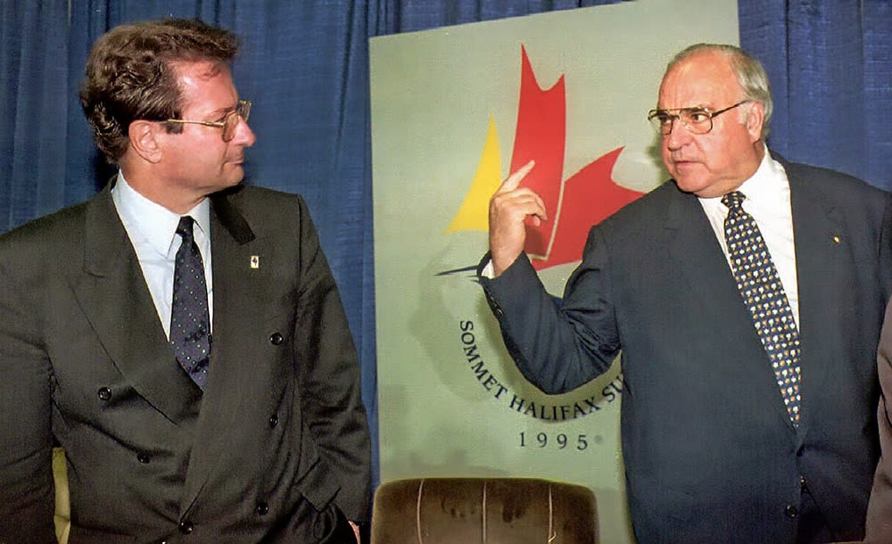 Klaus Kinkel (links) mit dem damaligen Bundeskanzler Helmut Kohl.
