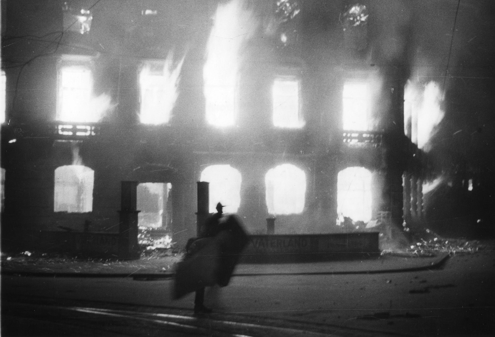 Hotel Central am Bahnhof. Ab 19.18 Uhr fallen in 37 Minuten tonnenweise Bomben auf Heilbronner Stadtgebiet.