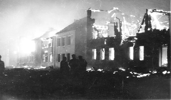 Nach einem halbstündigen Luftangriff brennt am 4. Dezember 1944 die Heilbronner Altstadt lichterloh. Viele Menschen kommen in dem Inferno um, weil sie nicht wissen, in welche Richtung sie laufen sollen.