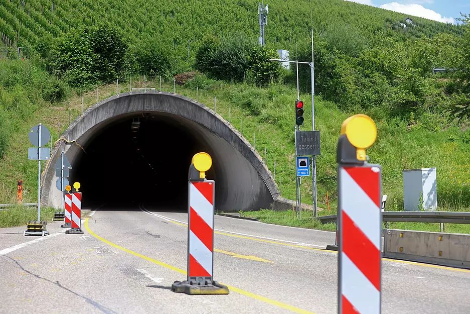 Blick auf die Tunneleinfahrt am Schemmelsberg